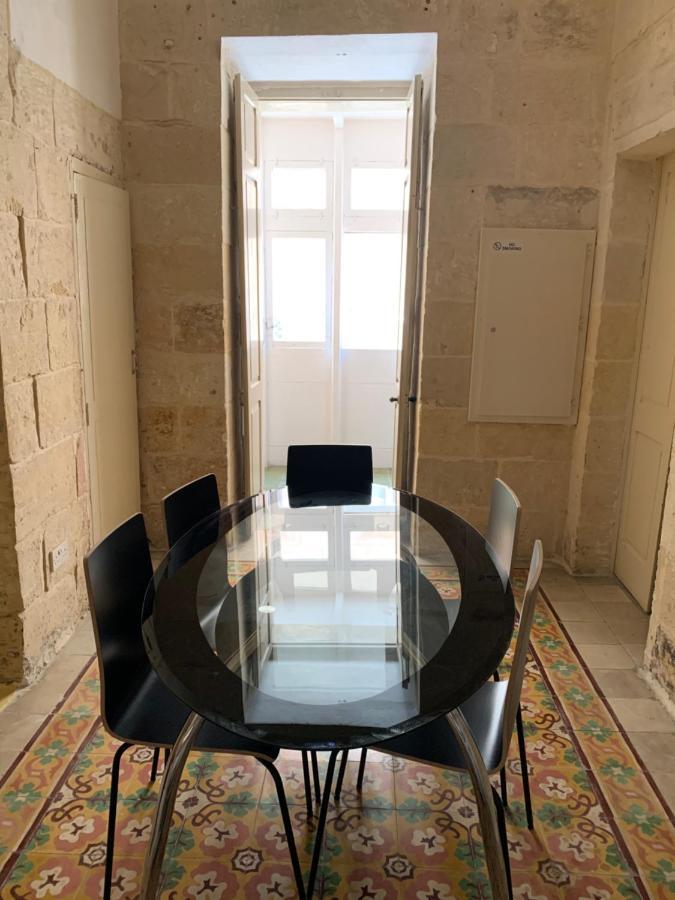 2 Bedroom Apartment In The Centre Of La Valletta Esterno foto